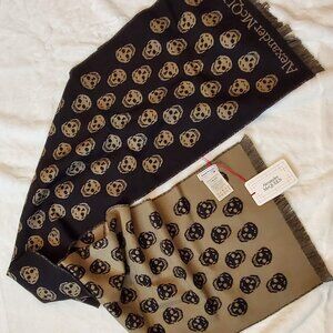 Alexander McQueen Reversible Skull Scarf In Black And Tan